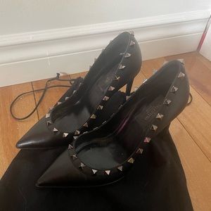 Black Valentino rockstud pump